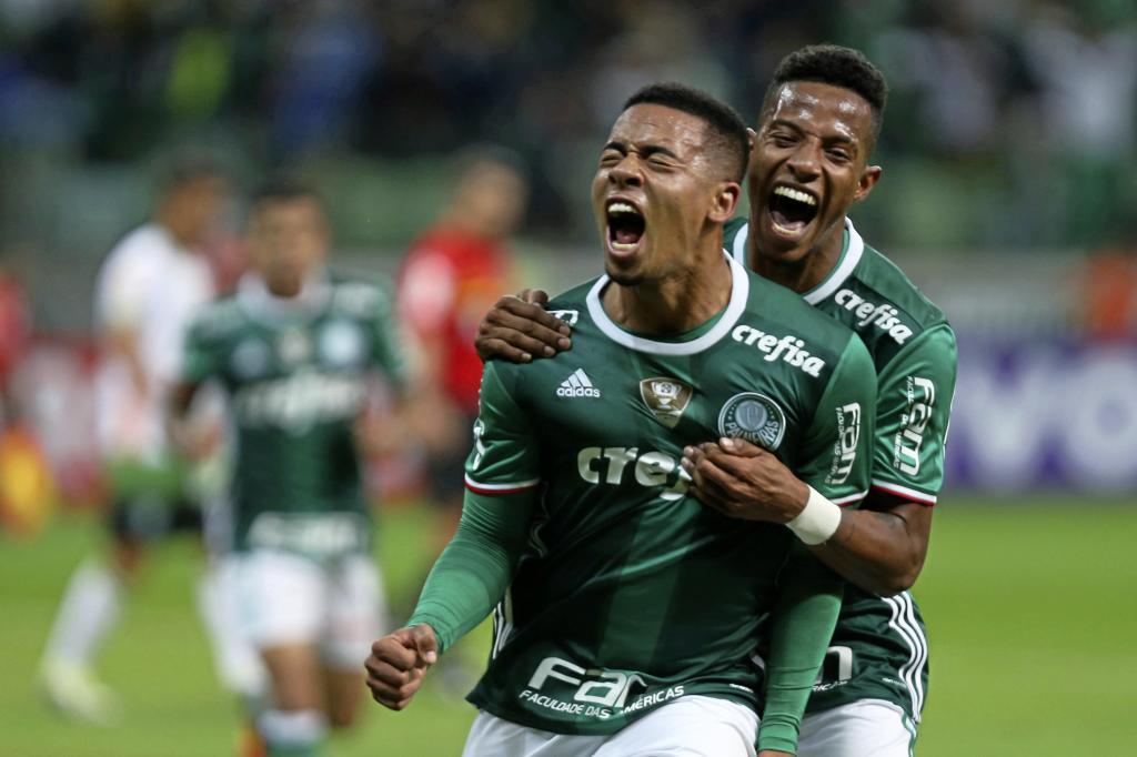 Gabriel Jess celebra un gol con el Palmeiras