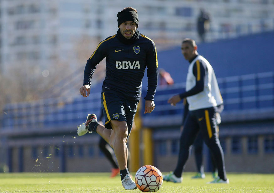 Carlos Tvez en un entrenamiento con Boca Juniors.