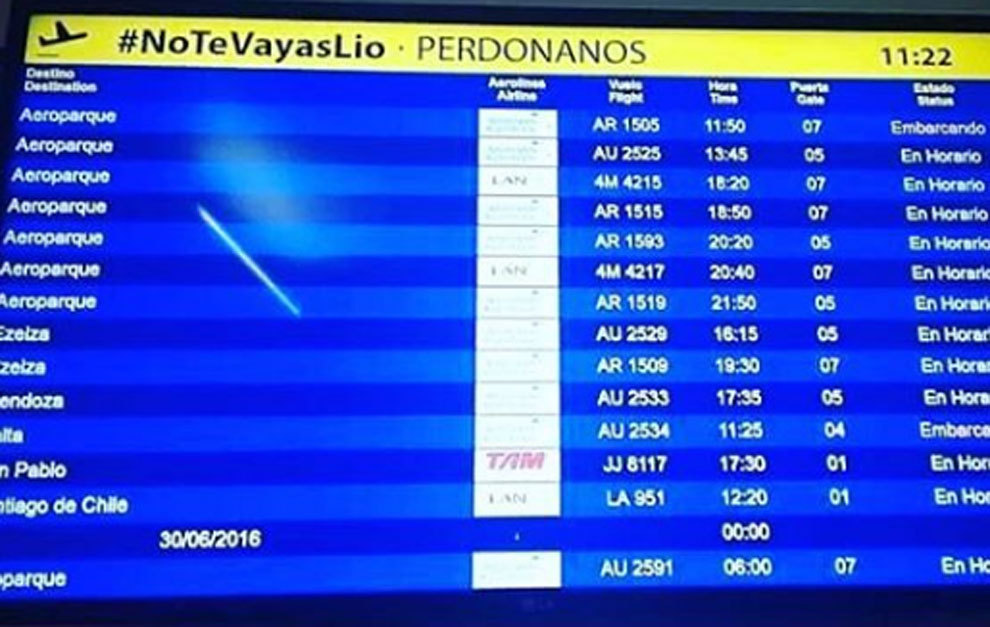 Panel de informacin de un aeropuerto argentino.