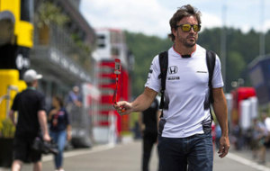 Fernando Alonso, llegando al Red Bull Ring de Austria.