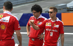 Sebastian Vettel pasea por el Red Bull Ring a su llegada al circuito