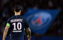 Ibrahimovic, de espaldas, en uno de sus ltimos partidos con el PSG.