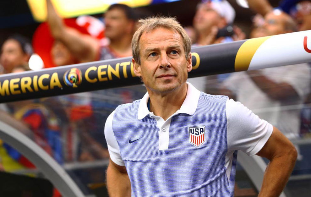 Jurgen Klinsmann en un partido dirigiendo a Estados Unidos.