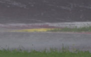 La intensa lluvia dej numerosos charcos en la pista austriaca