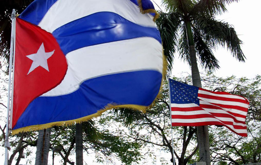 Bandera de Estados Unidos y Cuba.