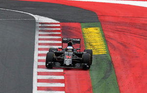 Alonso pilota su McLaren Honda en el Red Bull Ring.