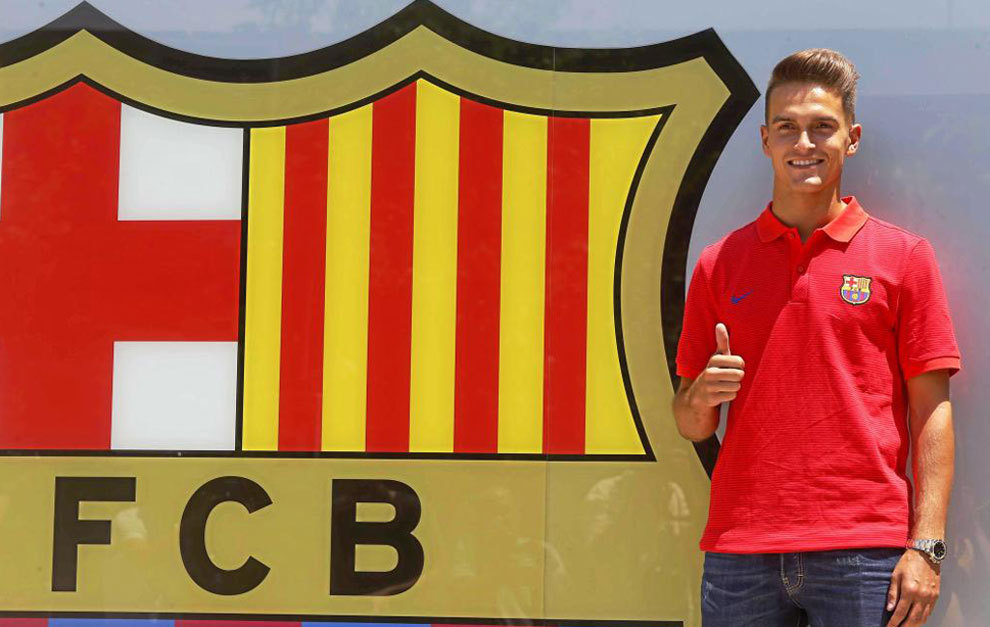 Denis Surez ya posa como nuevo jugador del F.C. Barcelona.