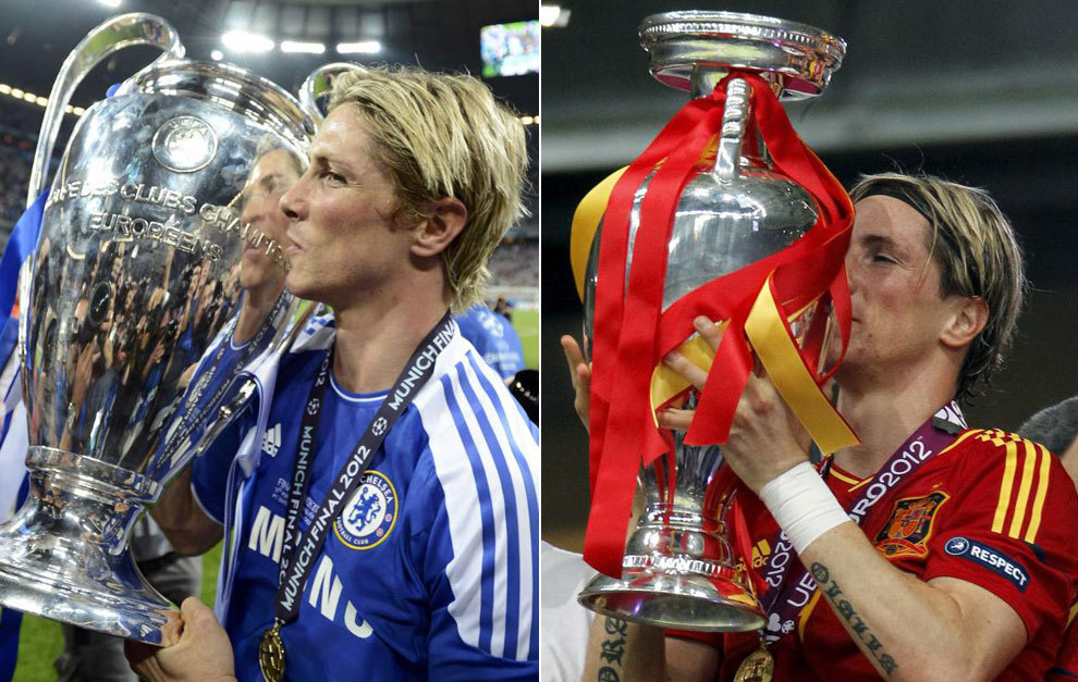 Fernando Torres, con el trofeo de la Champions y el de la Eurocopa en...