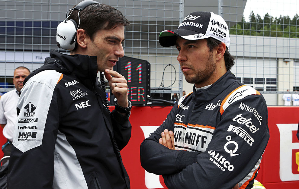 Sergio Perez y Tim Wright, su ingeniero de carrera.