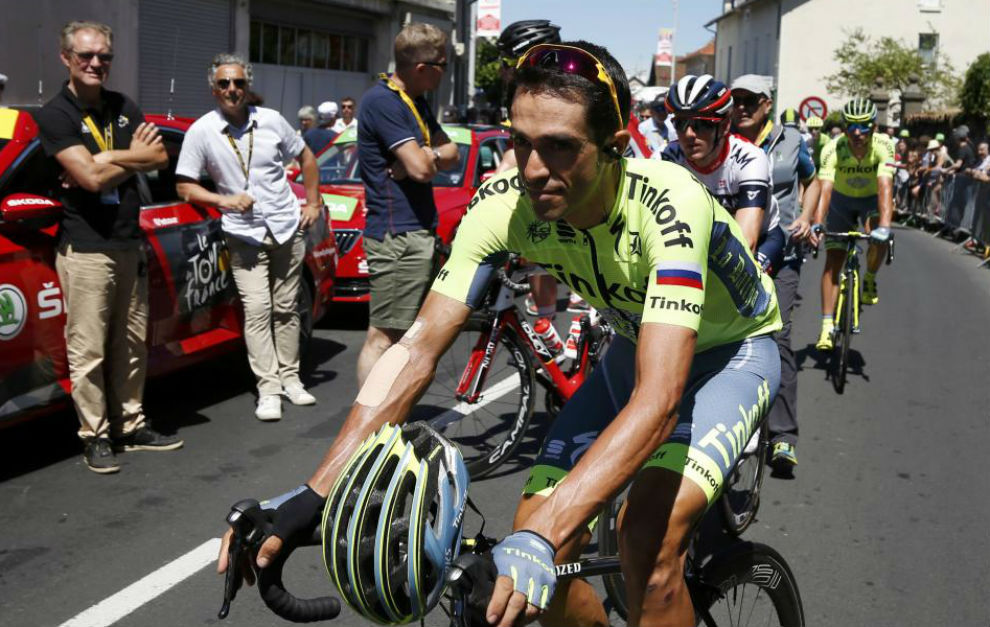 Alberto Contador antes de la salida en la sexta etapa del Tour.