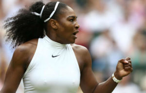 Serena celebra un punto