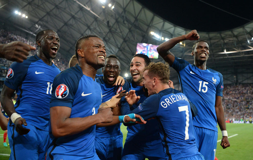 Celebracin de los jugadores franceses despus de derrotar a...