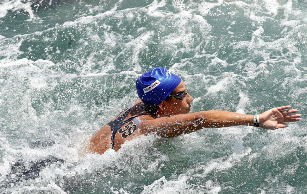 Erika Villacija nadando los 10 km en aguas abiertas