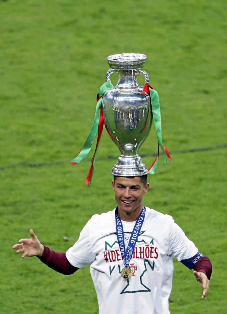 Cristiano Ronaldo wearing the trophy