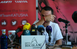 Joaquim Rodrguez se seca las lgrimas al anunciar su prxima...
