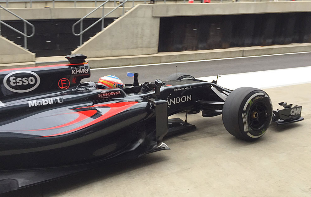 Alonso sale de &apos;boxes&apos; este martes en Silverstone.