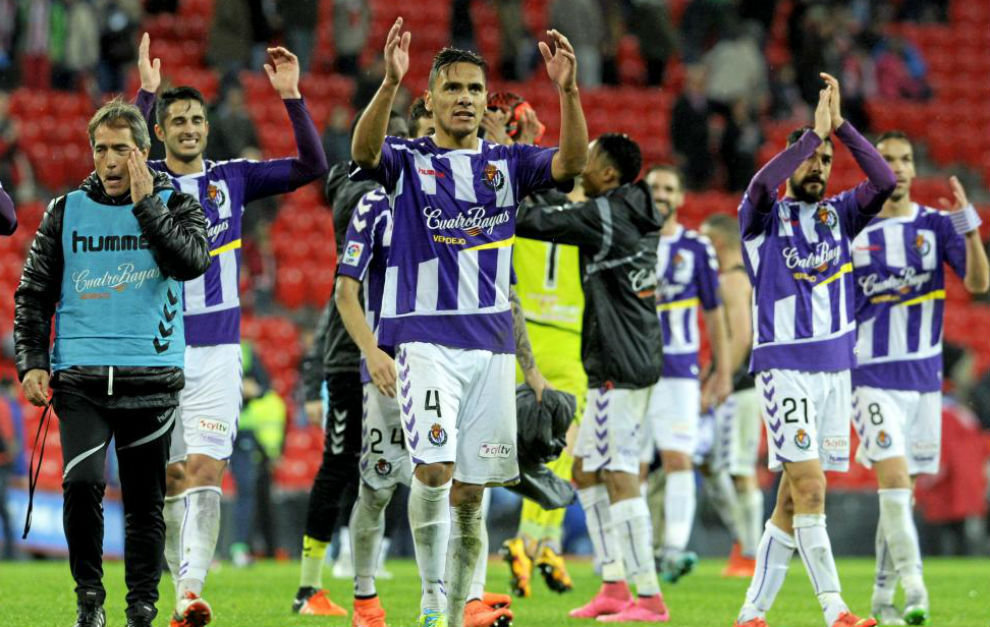 Marcelo Silva aplaude tras un partido con el Valladolid.