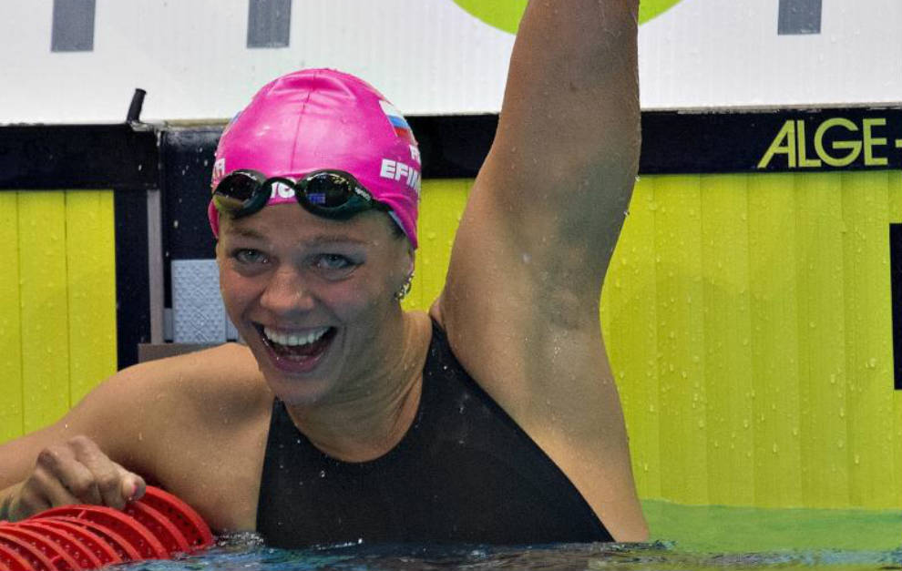 La nadadora Yulia Efmova, al finalizar una prueba.