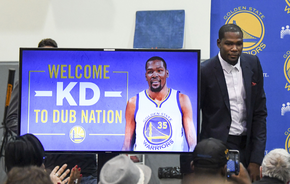 26. Kevin Durant (56 millones)