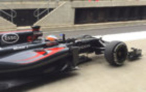 Alonso sale de 'boxes' este martes en Silverstone.