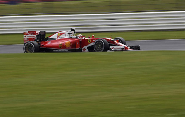 Raikkonen pilota su Ferrari durante la segunda jornada de test en...