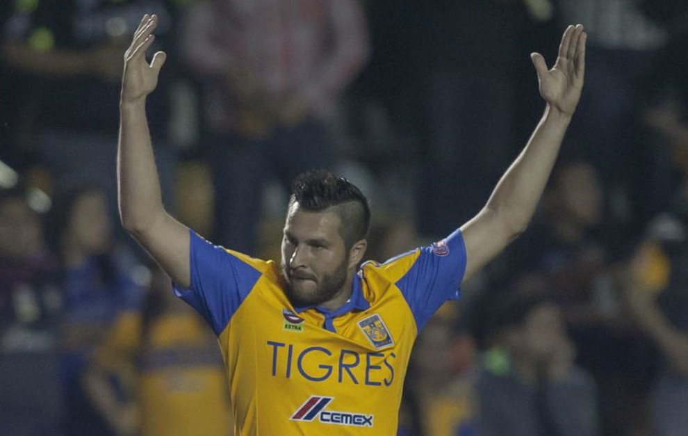 Gignac celebra un gol con Tigres
