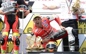 Jordi Torres celebra la victoria en Sachsenring en 2013