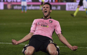 Franco Vzquez celebra un gol con el Palermo.