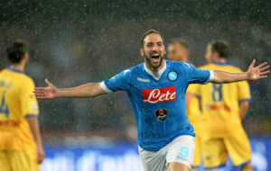 Higuan dejar el Napoli tras tres temporadas goleando all.