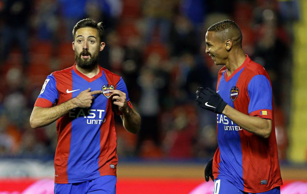 Morales (28) celebra un gol en el Ciutat de Valencia.