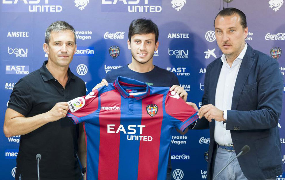 Javier Espinosa abandona la disciplina del Villarreal para unirse al...