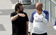 Jos ngel Snchez charla con Zidane en Montreal.
