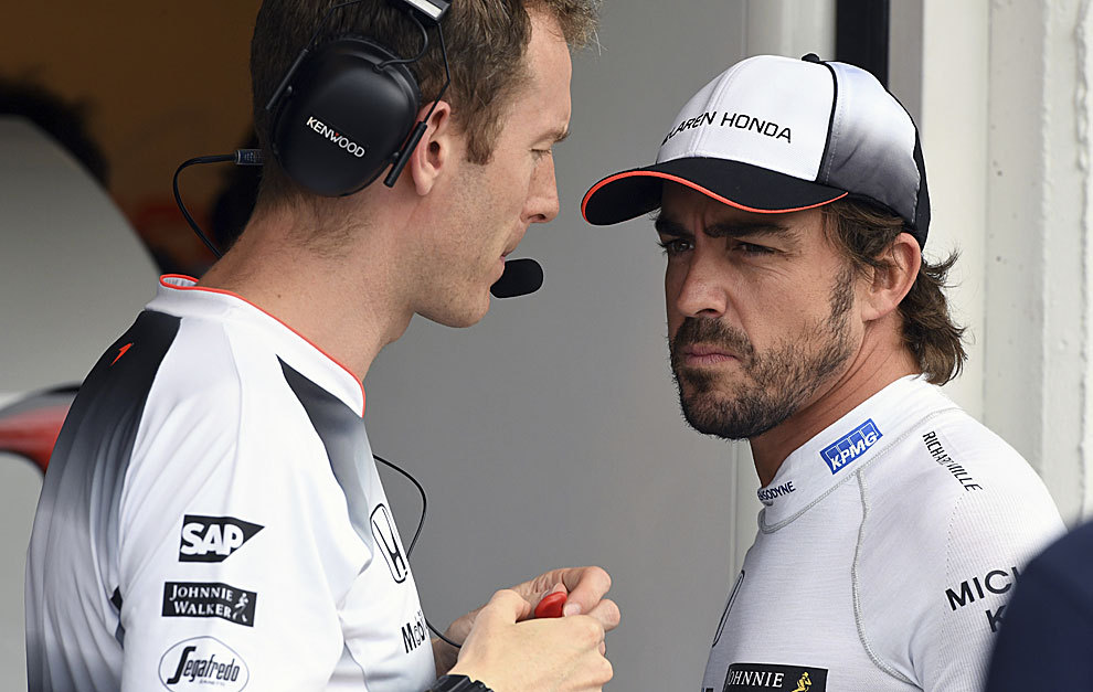 Fernando Alonso y  Mark Temple ingeniero de McLaren