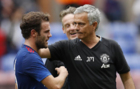 Juan Mata y Jos Mourinho en la pretemporada del Manchester