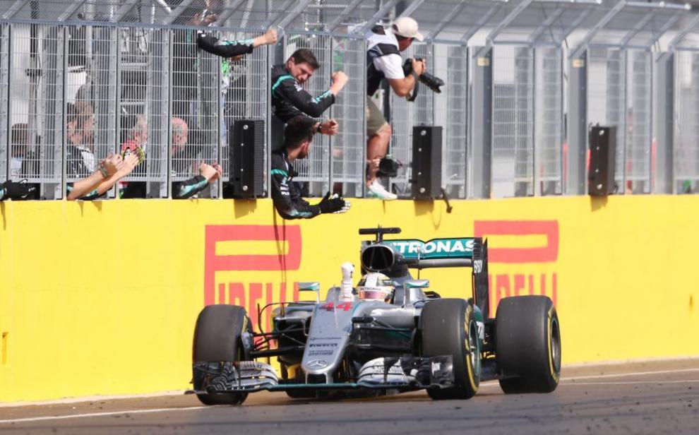 Lewis Hamilton suma una nueva victoria