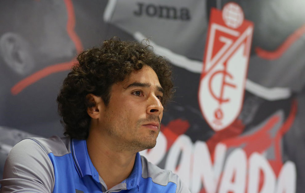 Ochoa, durante su presentacin como nuevo jugador del Granada.