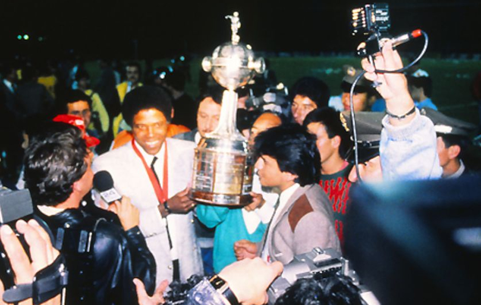 Maturana, con el ttulo de campen de la Copa Libertadores en 1989.