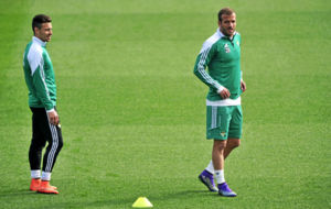 Rubn Castro y Van der Vaart, en un entrenamiento.