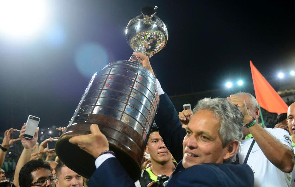 Rueda levanta la Copa Libertadores.