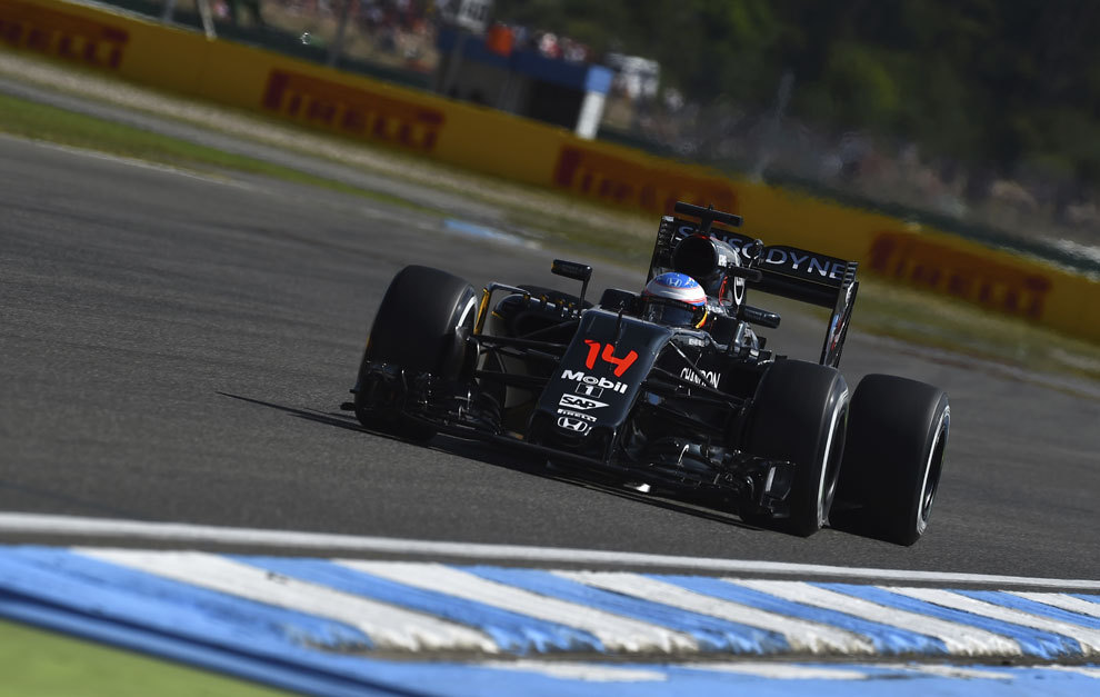 Fernando Alonso, a los mandos del McLaren en los libres 3