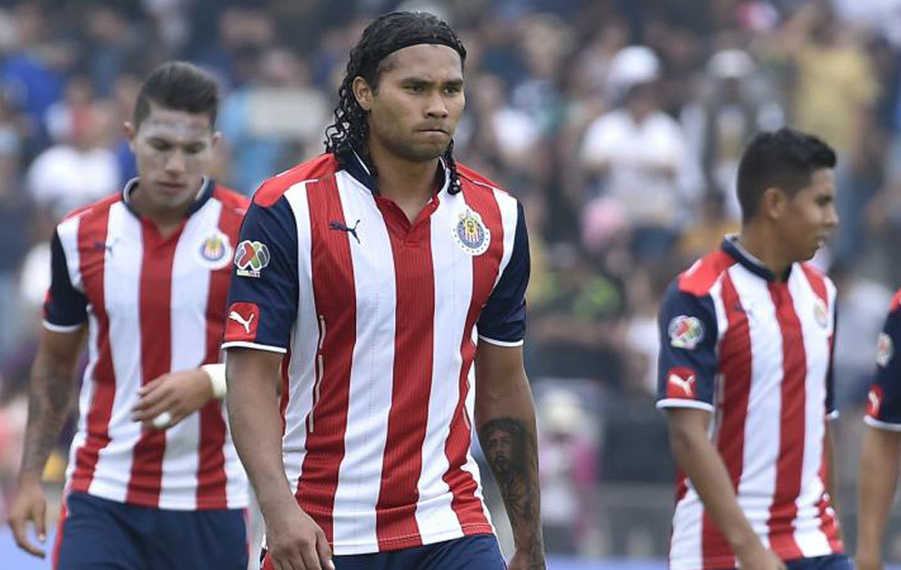 Jugadores del Guadalajara durante el partido del Apertura 2016 ante...