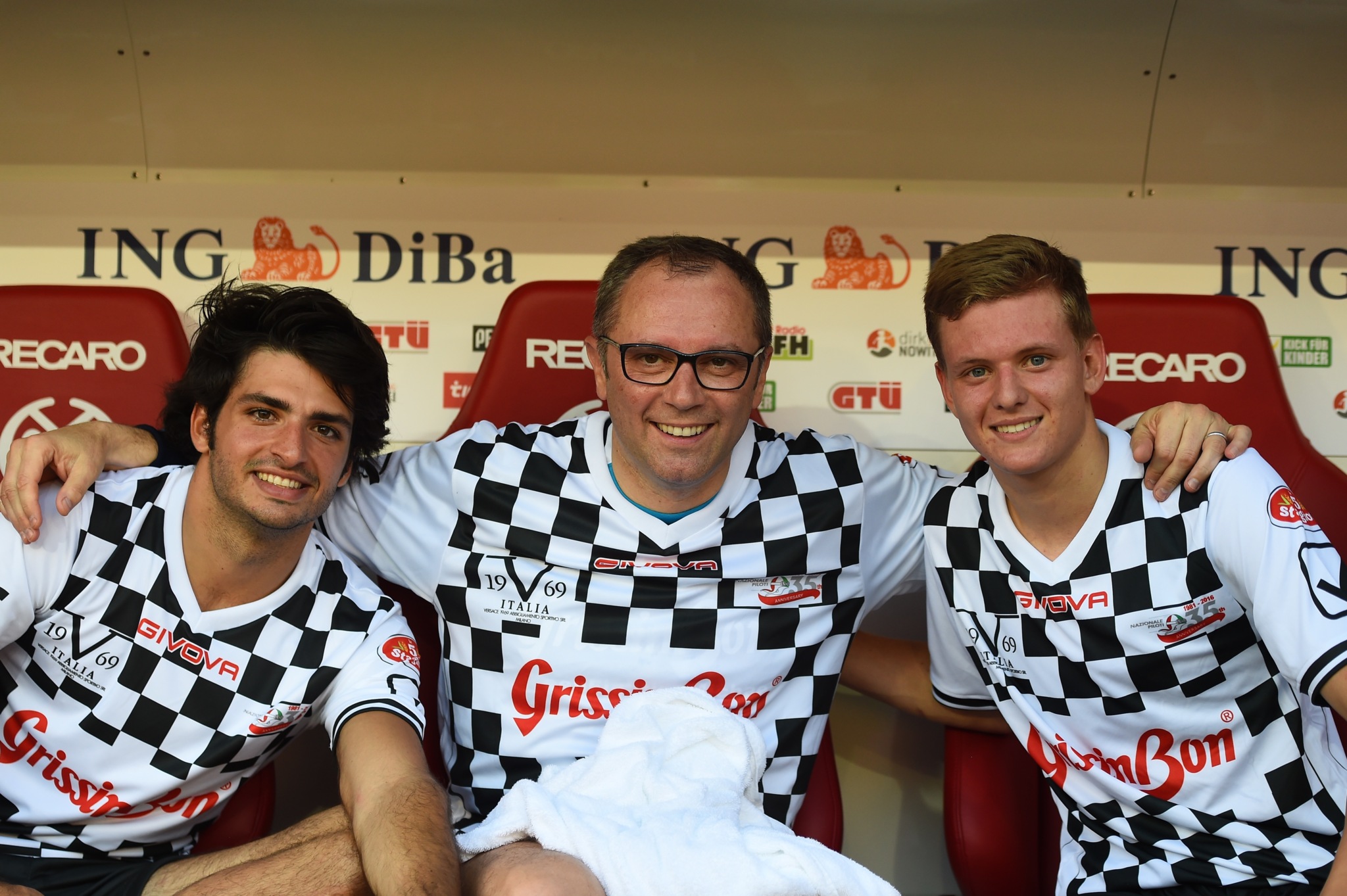 Sainz, Domenicali y Mick Schumacher en el partido de Mainz