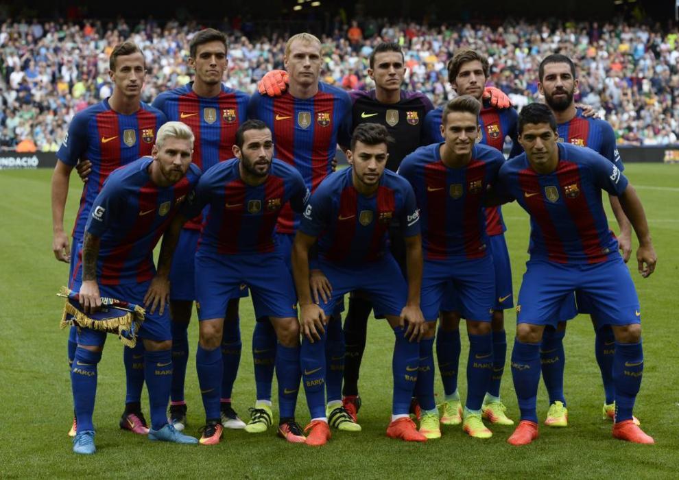 El Barcelona ha iniciado el partido con un equipo muy competitivo.