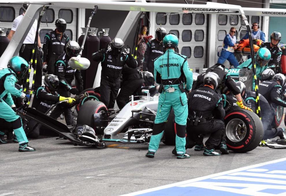 Nico Rosberg en uno de sus pit-stops