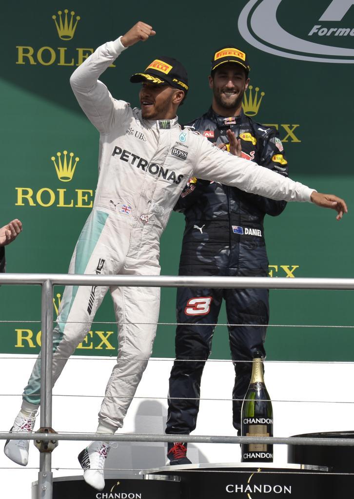 Lewis Hamilton y Daniel Ricciardo en el podio