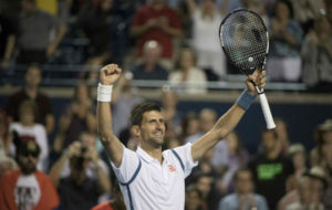 Novak Djokovic celebra una victoria en Toronto.