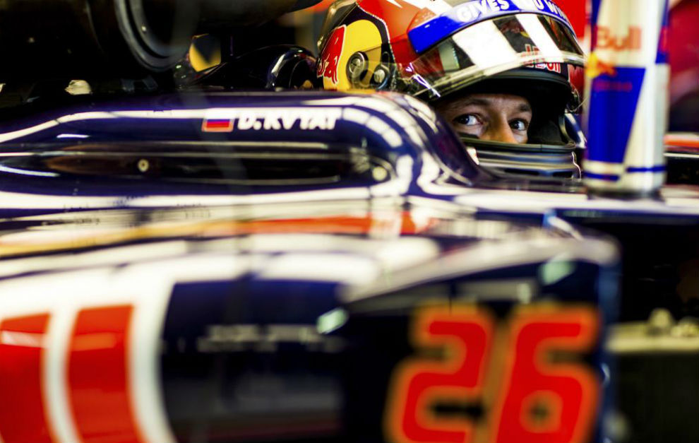 Daniil Kvyat en el box de Toro Rosso en Hockenheim.