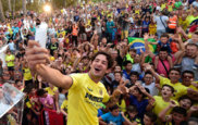 Pato se hace un selfi durante su presentacin con el Villarreal.