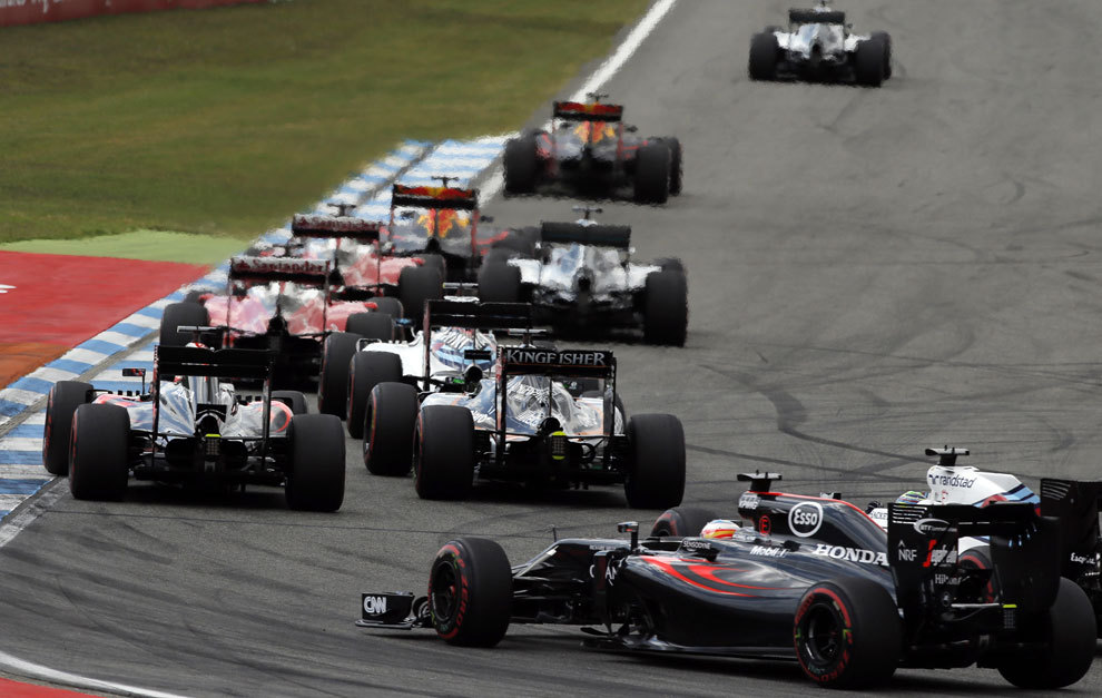 Alonso durante la salida del Gran Premio de Alemania