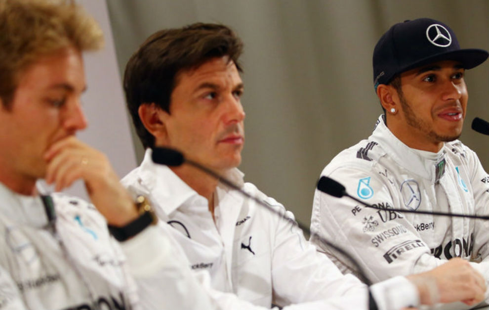 Nico Rosberg, Toto Wolff y Lewis Hamilton durante una rueda de prensa...